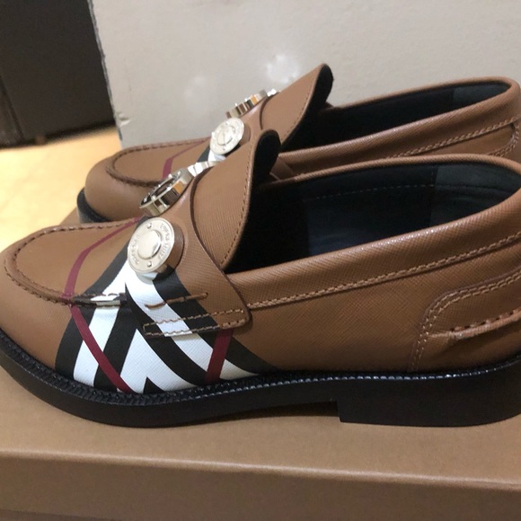 Authentic Burberry Loafers - Picture 9 of 11